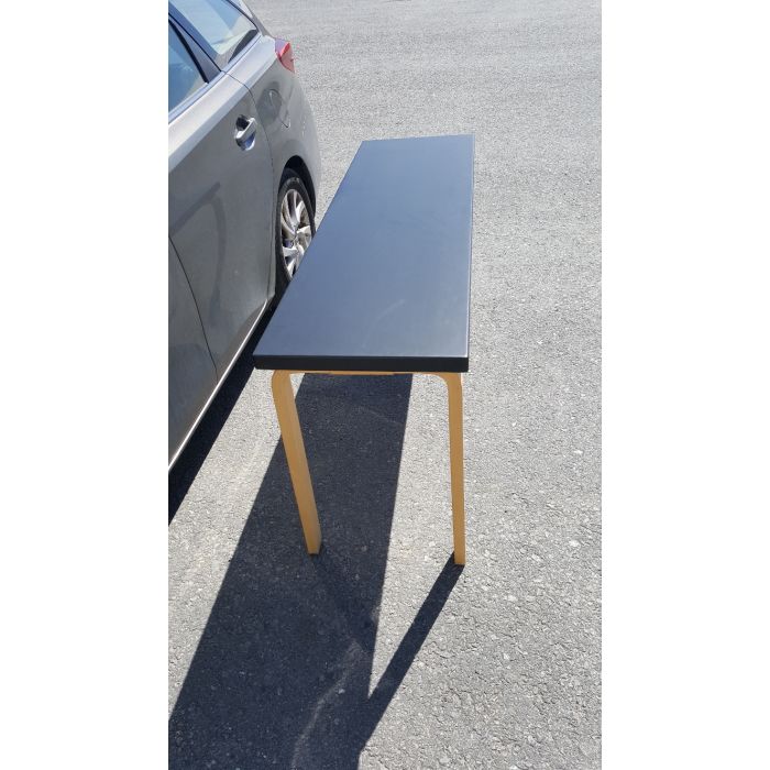 Musta Artek-pöytä, koko 152x45x71 cm