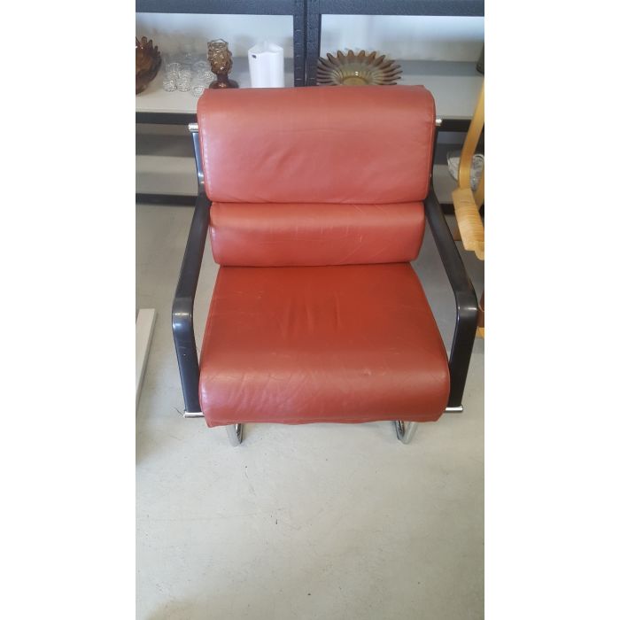 Remmi-tuoli, keskikoko 817M-1K, design: Yrjö Kukkapuro