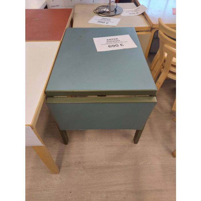 Erikoinen vihreä Artek klaffipöytä 85x60x71 +35cm jatkopala