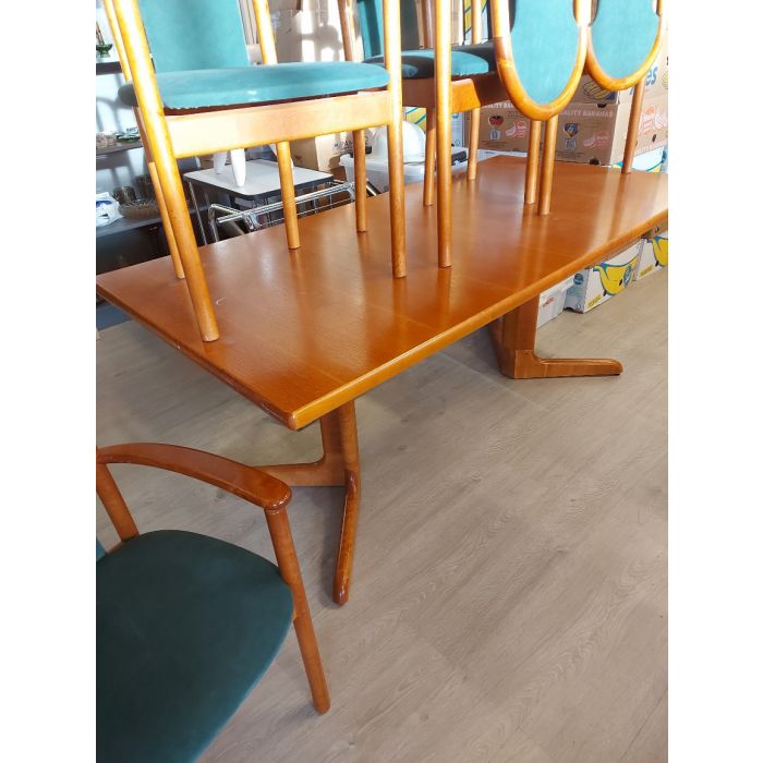 Pöytäkalusto (pöytä ja kuusi tuolia) 