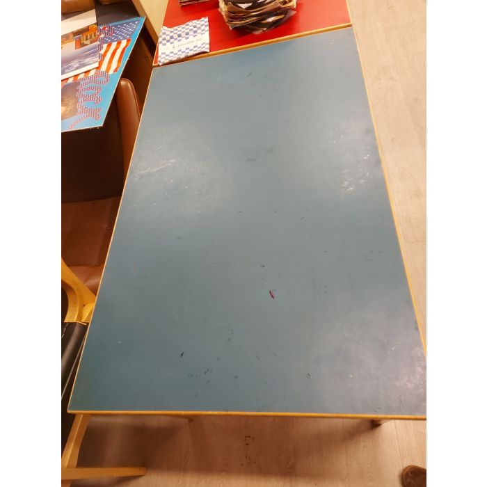Sininen Artek 81B pöytä (5)