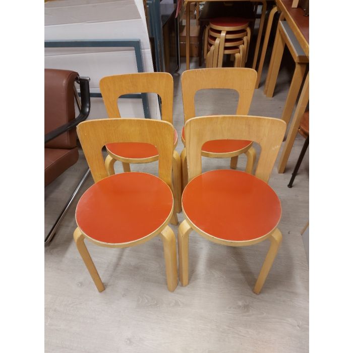 5 kpl punaisia Artek 65-tuoleja