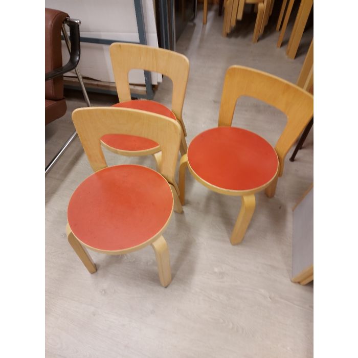 3 kpl punaisia Artek N65-tuoleja