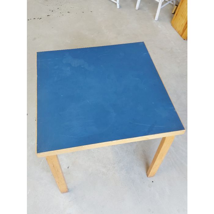 Artek pöytä 81C sininen, 76x76x71 cm (1)