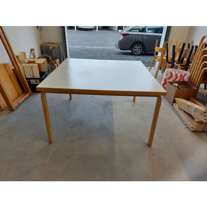 Artek pöytä 84, valkoinen 120x120x71 cm
