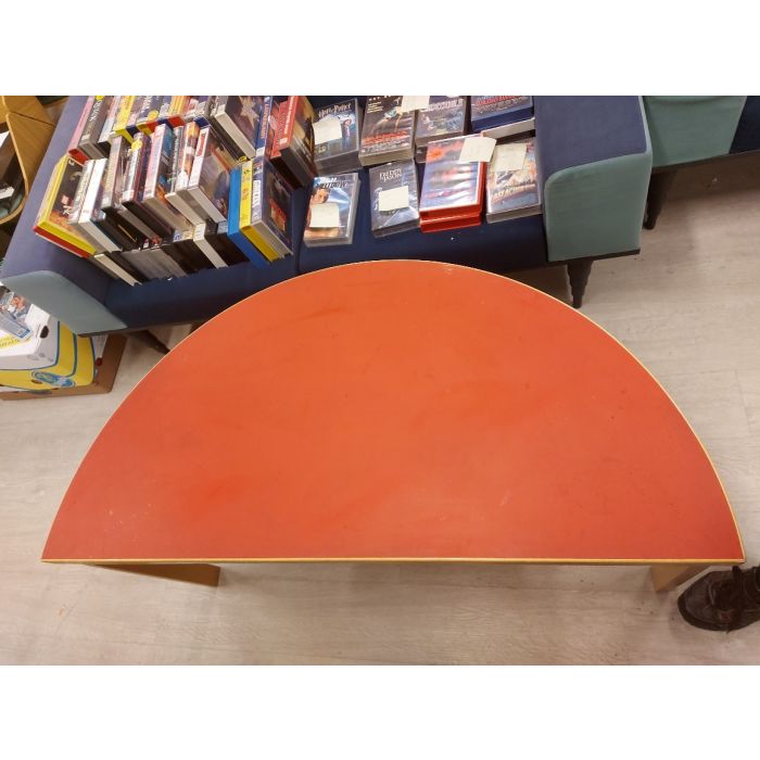 Artek pöytä puolipyöreä, halk 120 cm, punainen