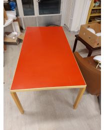 Artek pöytä 81A, punainen 151x76x71 cm